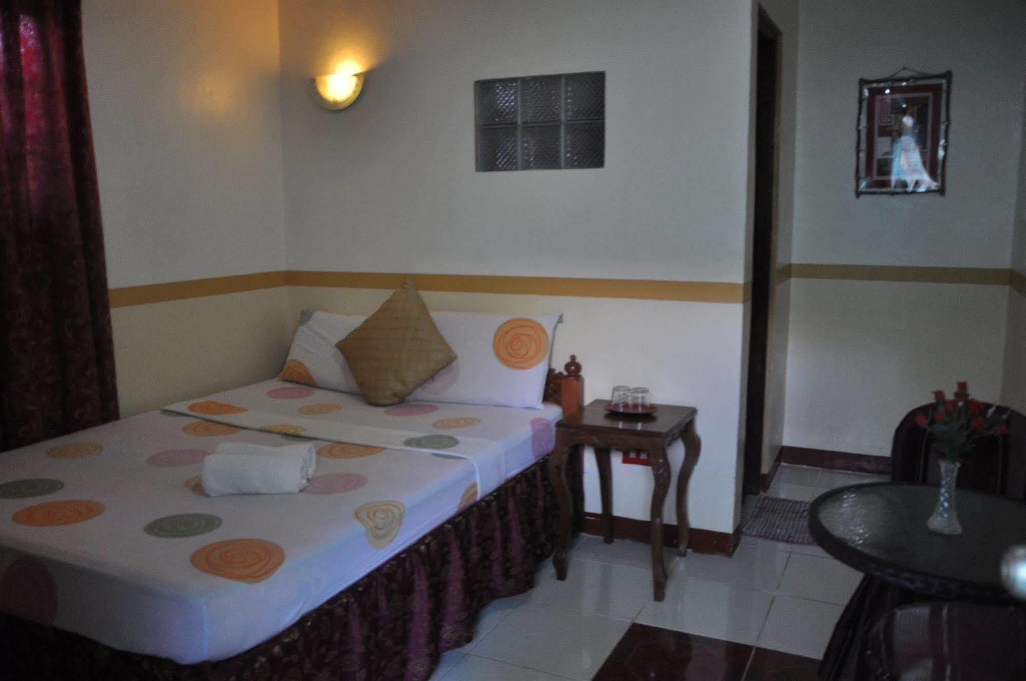 D'Lucky Garden Inn & Suites Tiniguiban Εξωτερικό φωτογραφία